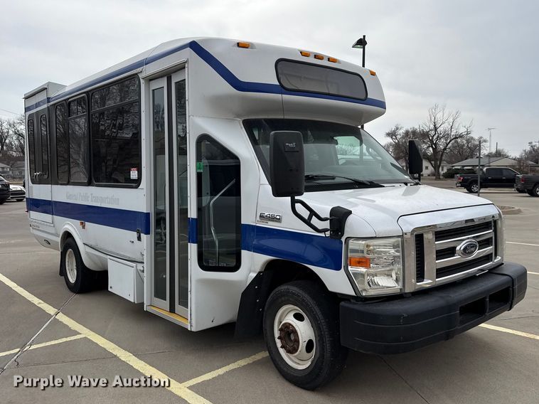 image for item DZ5146 2010 Ford E450 Super Duty shuttle bus