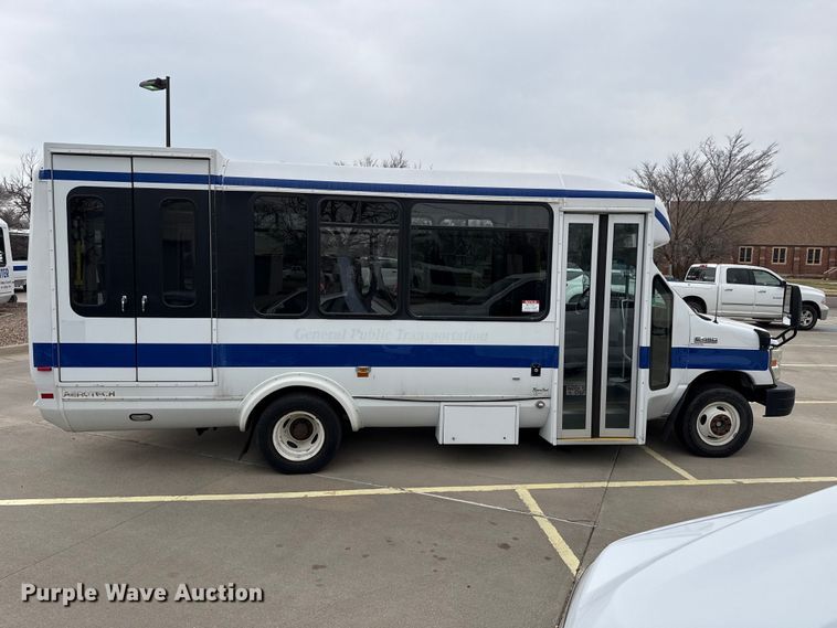 image for item DZ5146 2010 Ford E450 Super Duty shuttle bus