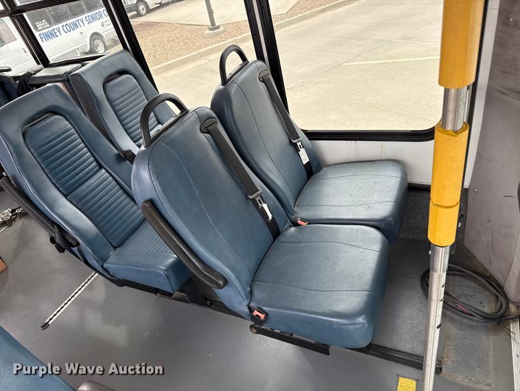 image for item DZ5146 2010 Ford E450 Super Duty shuttle bus