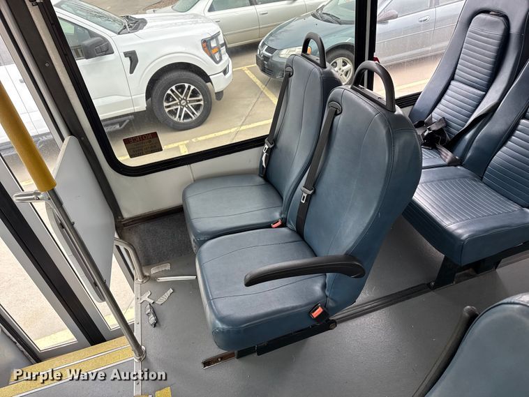 image for item DZ5146 2010 Ford E450 Super Duty shuttle bus