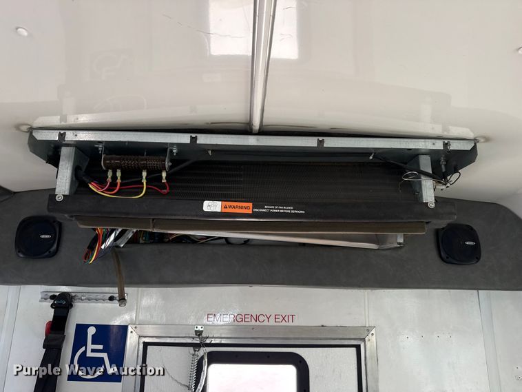 image for item DZ5146 2010 Ford E450 Super Duty shuttle bus