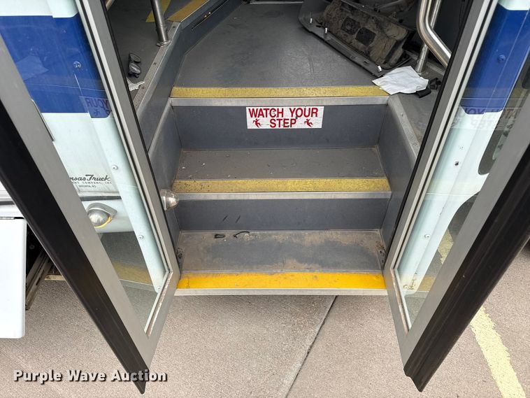 image for item DZ5146 2010 Ford E450 Super Duty shuttle bus