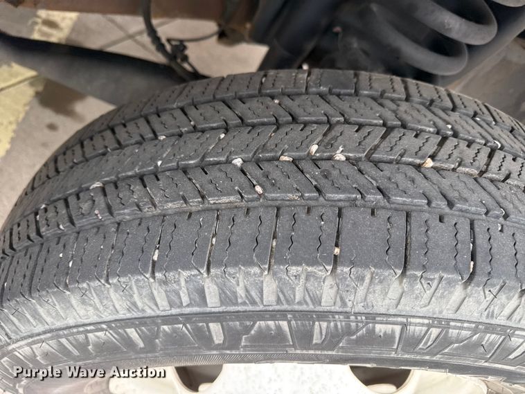 image for item DZ5146 2010 Ford E450 Super Duty shuttle bus