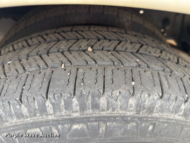 image for item DZ5146 2010 Ford E450 Super Duty shuttle bus