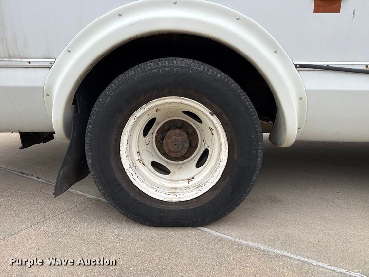 image for item DZ5146 2010 Ford E450 Super Duty shuttle bus