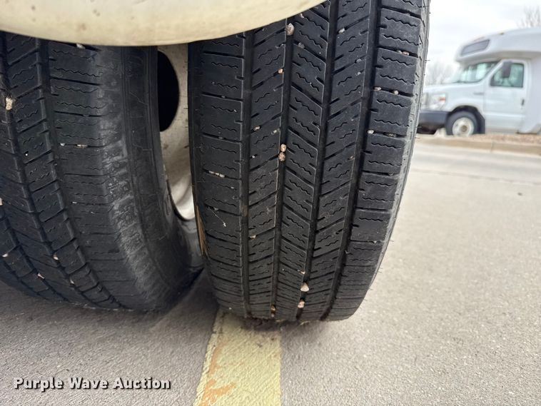 image for item DZ5146 2010 Ford E450 Super Duty shuttle bus