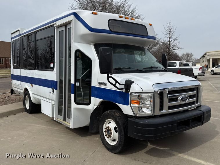 image for item DZ5147 2010 Ford E450 Super Duty shuttle bus