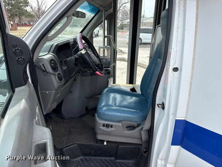 image for item DZ5147 2010 Ford E450 Super Duty shuttle bus