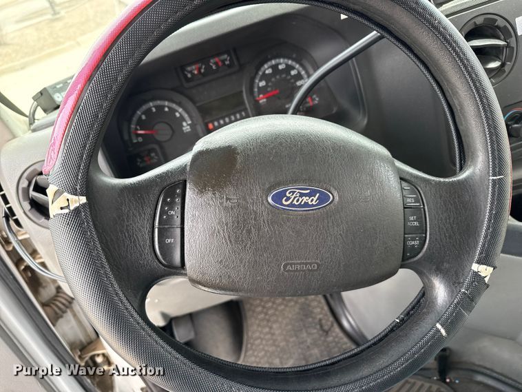 image for item DZ5147 2010 Ford E450 Super Duty shuttle bus