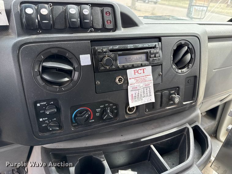 image for item DZ5147 2010 Ford E450 Super Duty shuttle bus