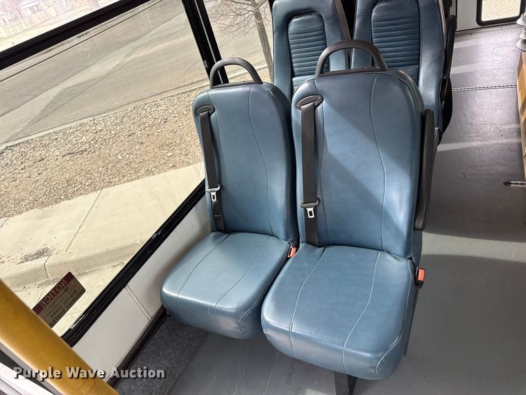 image for item DZ5147 2010 Ford E450 Super Duty shuttle bus