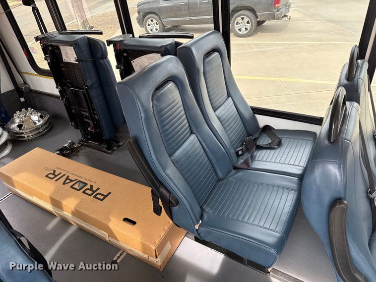 image for item DZ5147 2010 Ford E450 Super Duty shuttle bus