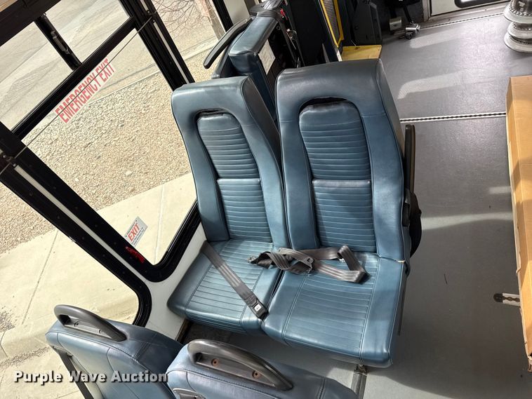 image for item DZ5147 2010 Ford E450 Super Duty shuttle bus