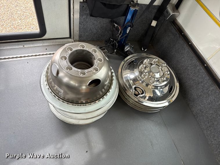 image for item DZ5147 2010 Ford E450 Super Duty shuttle bus