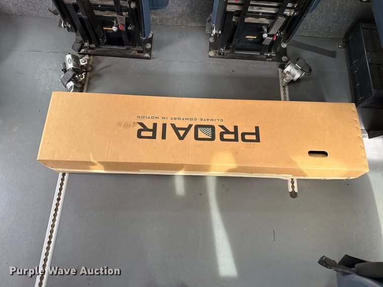 image for item DZ5147 2010 Ford E450 Super Duty shuttle bus