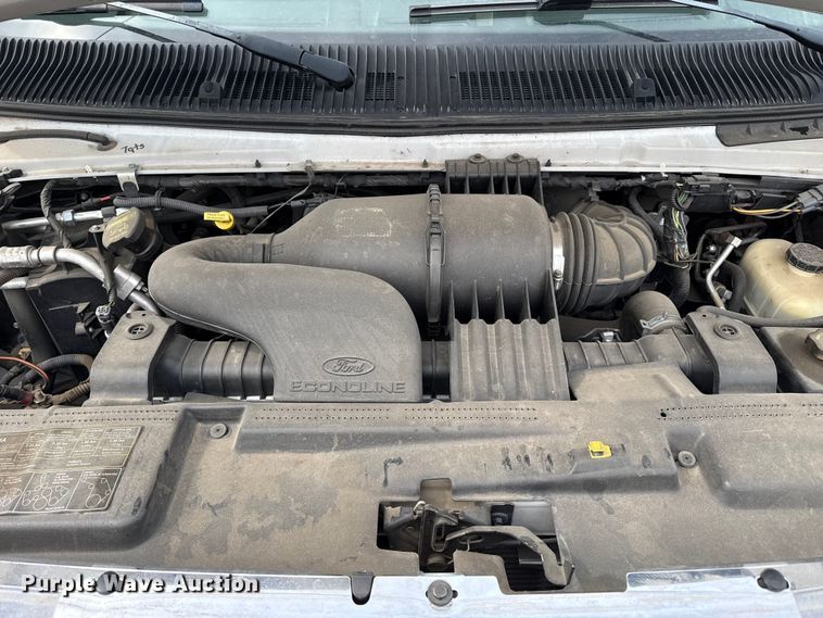 image for item DZ5147 2010 Ford E450 Super Duty shuttle bus