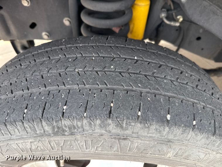 image for item DZ5147 2010 Ford E450 Super Duty shuttle bus