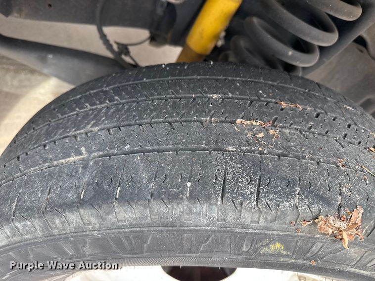 image for item DZ5147 2010 Ford E450 Super Duty shuttle bus