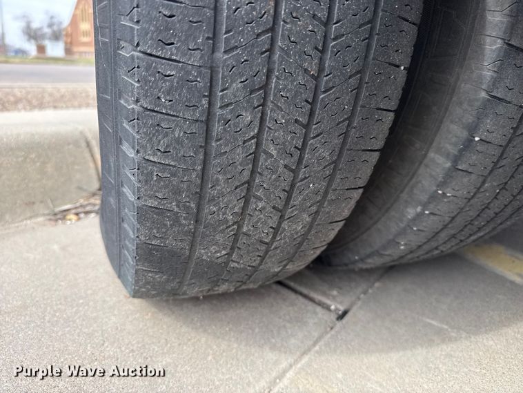 image for item DZ5147 2010 Ford E450 Super Duty shuttle bus