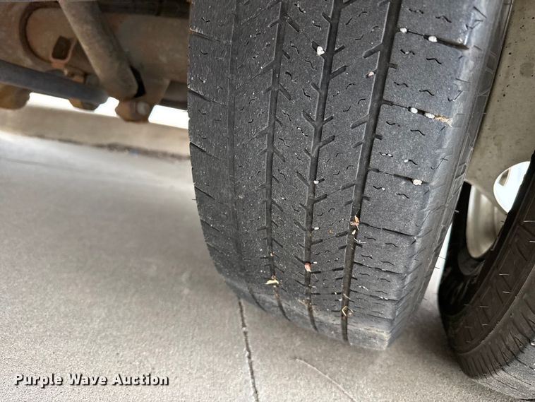 image for item DZ5147 2010 Ford E450 Super Duty shuttle bus