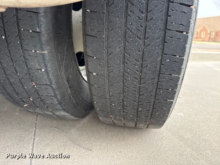 image for item DZ5147 2010 Ford E450 Super Duty shuttle bus