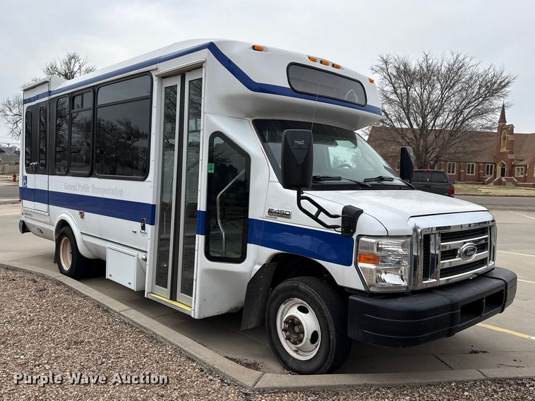 image for item DZ5148 2010 Ford Eldorado Aerotech E450 Super Duty shuttle bus