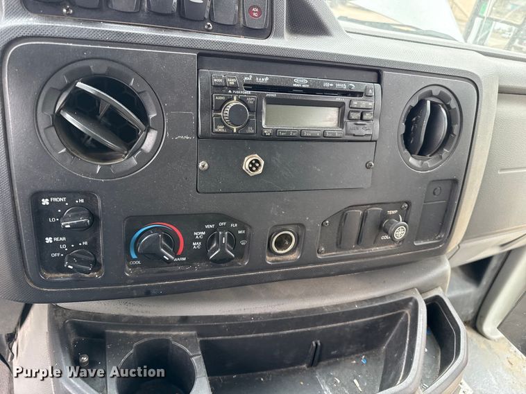 image for item DZ5148 2010 Ford Eldorado Aerotech E450 Super Duty shuttle bus