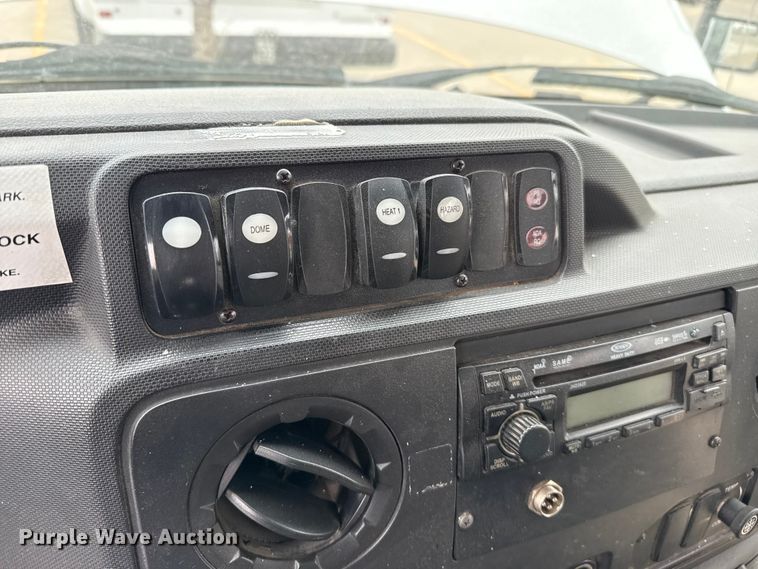 image for item DZ5148 2010 Ford Eldorado Aerotech E450 Super Duty shuttle bus