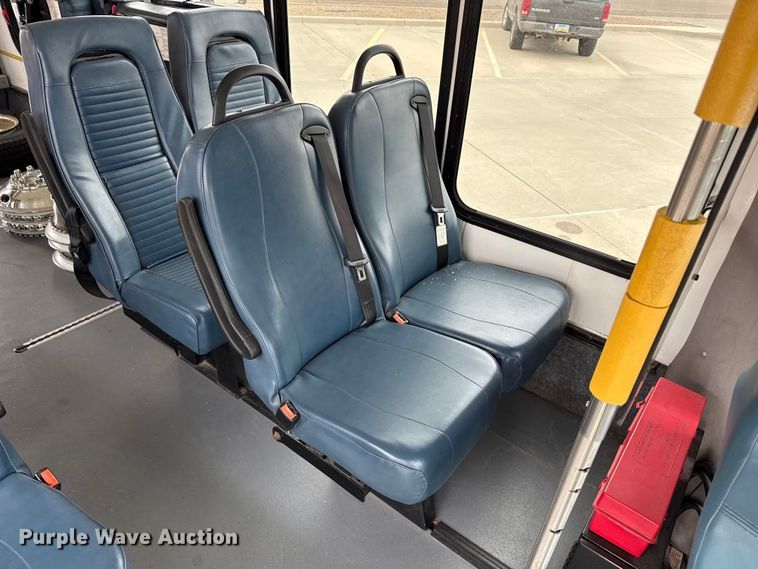 image for item DZ5148 2010 Ford Eldorado Aerotech E450 Super Duty shuttle bus