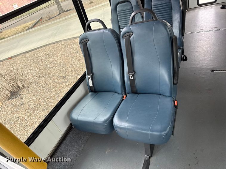 image for item DZ5148 2010 Ford Eldorado Aerotech E450 Super Duty shuttle bus