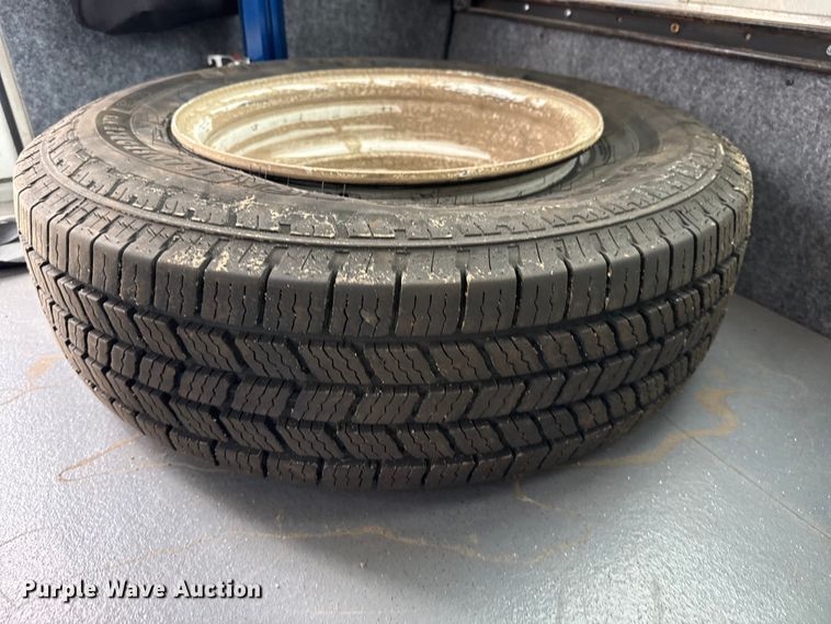 image for item DZ5148 2010 Ford Eldorado Aerotech E450 Super Duty shuttle bus