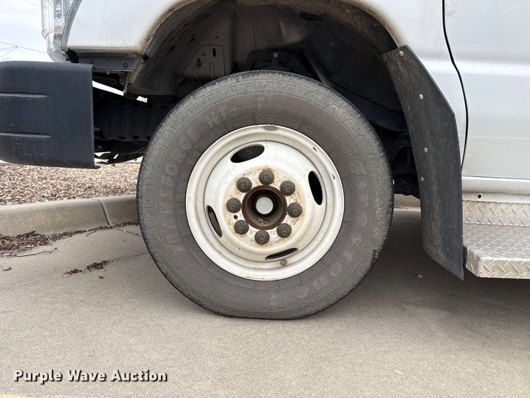 image for item DZ5148 2010 Ford Eldorado Aerotech E450 Super Duty shuttle bus