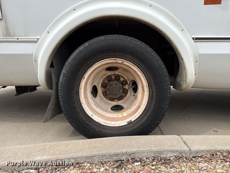 image for item DZ5148 2010 Ford Eldorado Aerotech E450 Super Duty shuttle bus