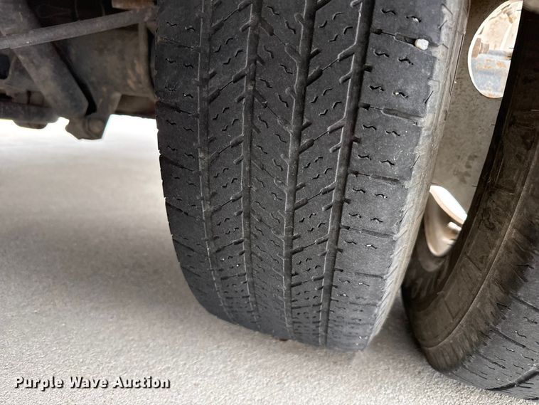 image for item DZ5148 2010 Ford Eldorado Aerotech E450 Super Duty shuttle bus