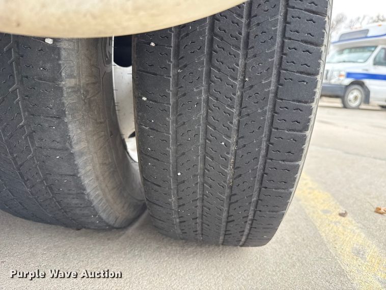 image for item DZ5148 2010 Ford Eldorado Aerotech E450 Super Duty shuttle bus