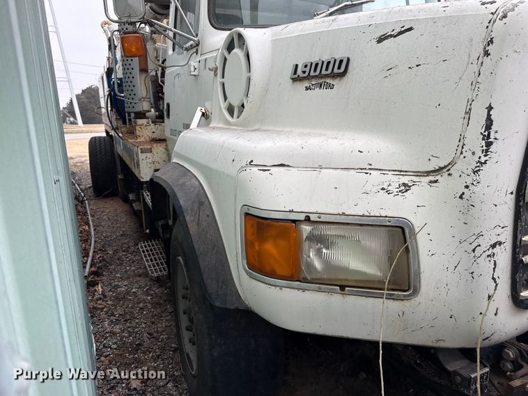 image for item DZ5152 1993 Ford LTS9000 sewer jetter truck