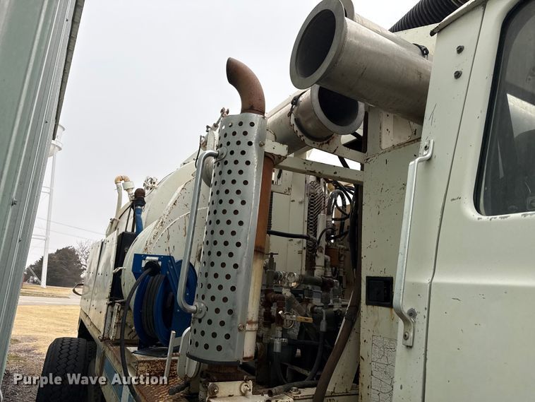 image for item DZ5152 1993 Ford LTS9000 sewer jetter truck