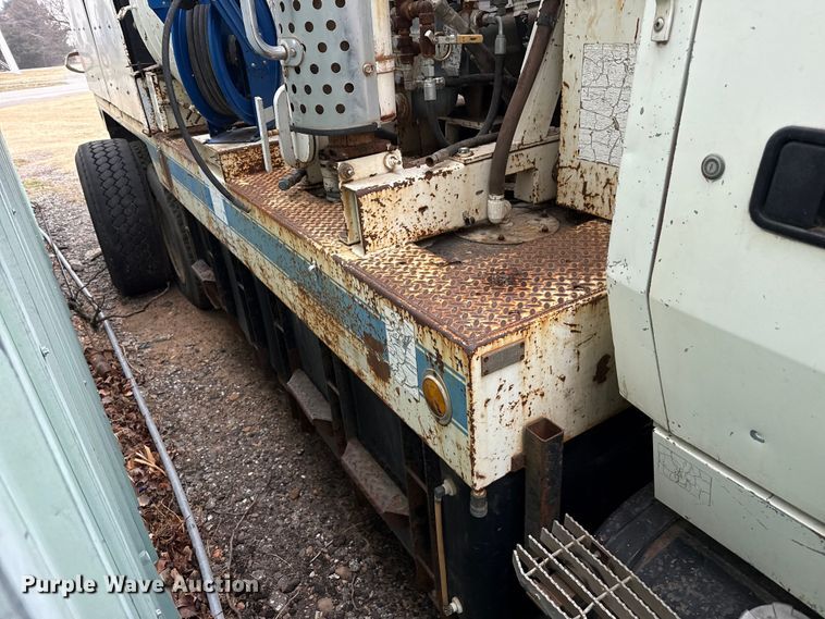 image for item DZ5152 1993 Ford LTS9000 sewer jetter truck