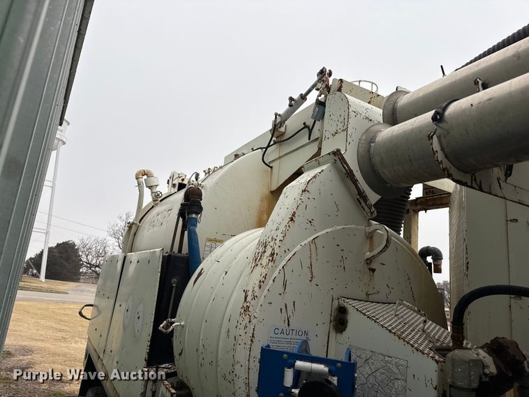 image for item DZ5152 1993 Ford LTS9000 sewer jetter truck