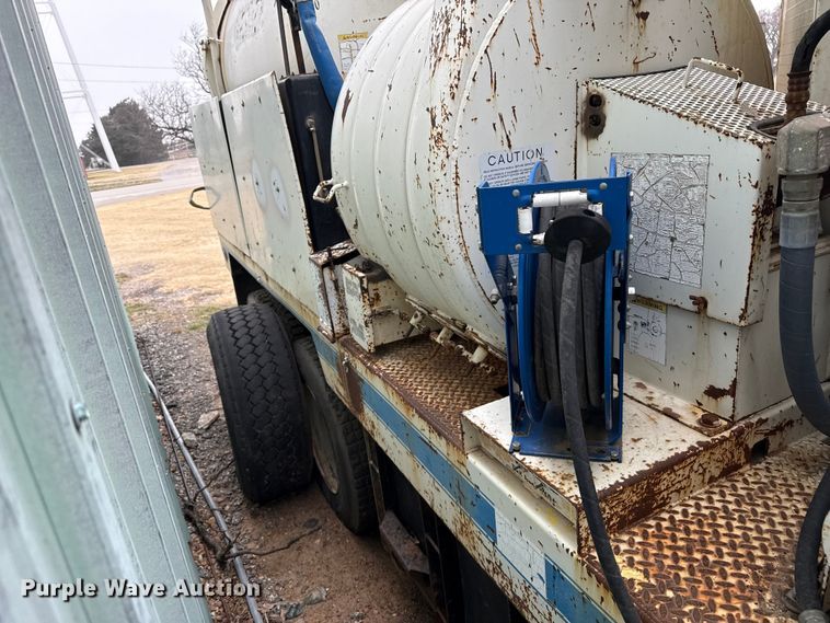 image for item DZ5152 1993 Ford LTS9000 sewer jetter truck