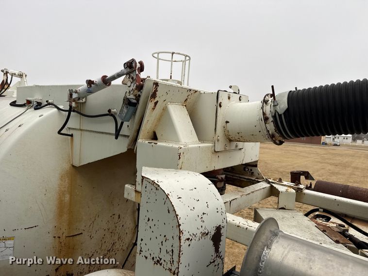 image for item DZ5152 1993 Ford LTS9000 sewer jetter truck