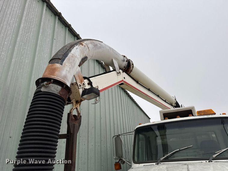 image for item DZ5152 1993 Ford LTS9000 sewer jetter truck