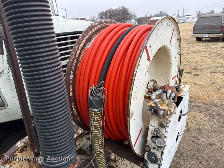 image for item DZ5152 1993 Ford LTS9000 sewer jetter truck