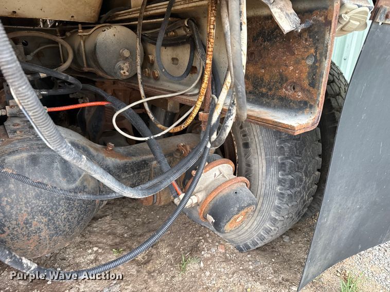 image for item DZ5152 1993 Ford LTS9000 sewer jetter truck