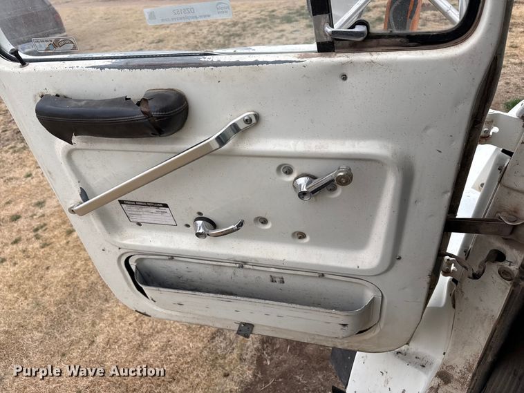 image for item DZ5152 1993 Ford LTS9000 sewer jetter truck