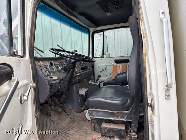 image for item DZ5152 1993 Ford LTS9000 sewer jetter truck