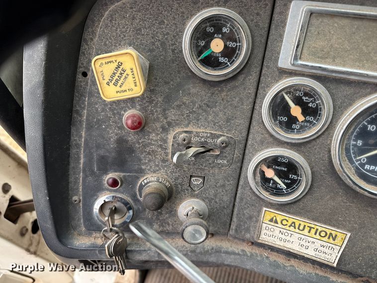 image for item DZ5152 1993 Ford LTS9000 sewer jetter truck