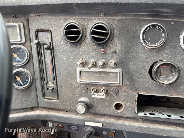 image for item DZ5152 1993 Ford LTS9000 sewer jetter truck