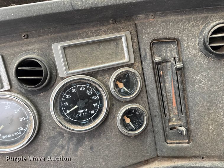 image for item DZ5152 1993 Ford LTS9000 sewer jetter truck