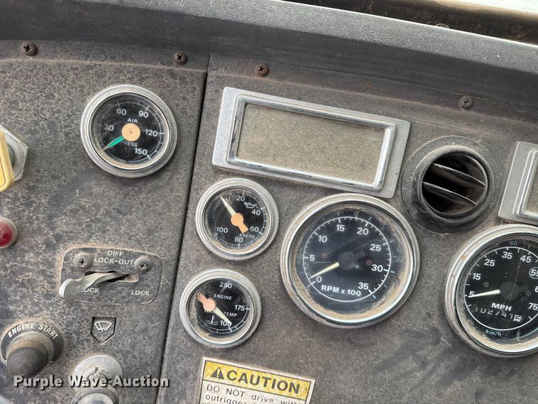 image for item DZ5152 1993 Ford LTS9000 sewer jetter truck